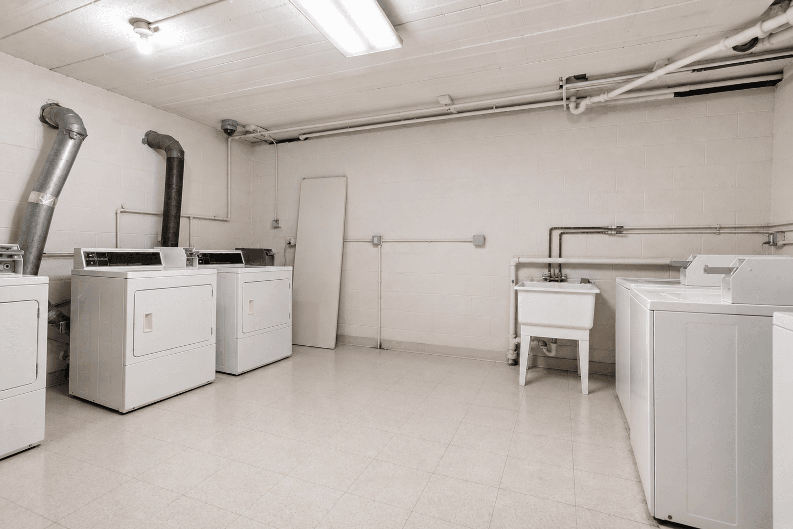 Washington Apartment: 4465 MacArthur Blvd NW