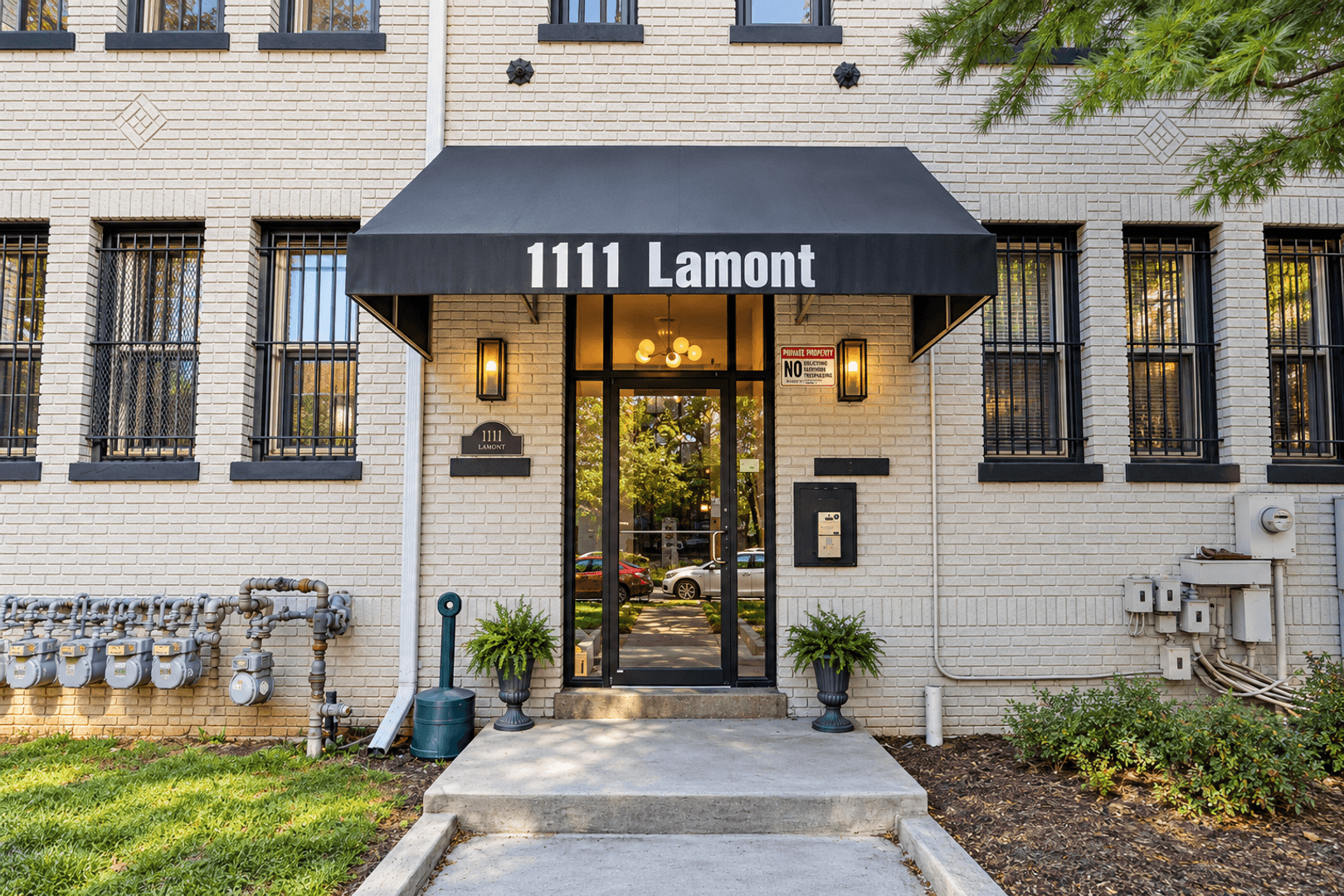 Washington Apartment: 1111 Lamont St NW