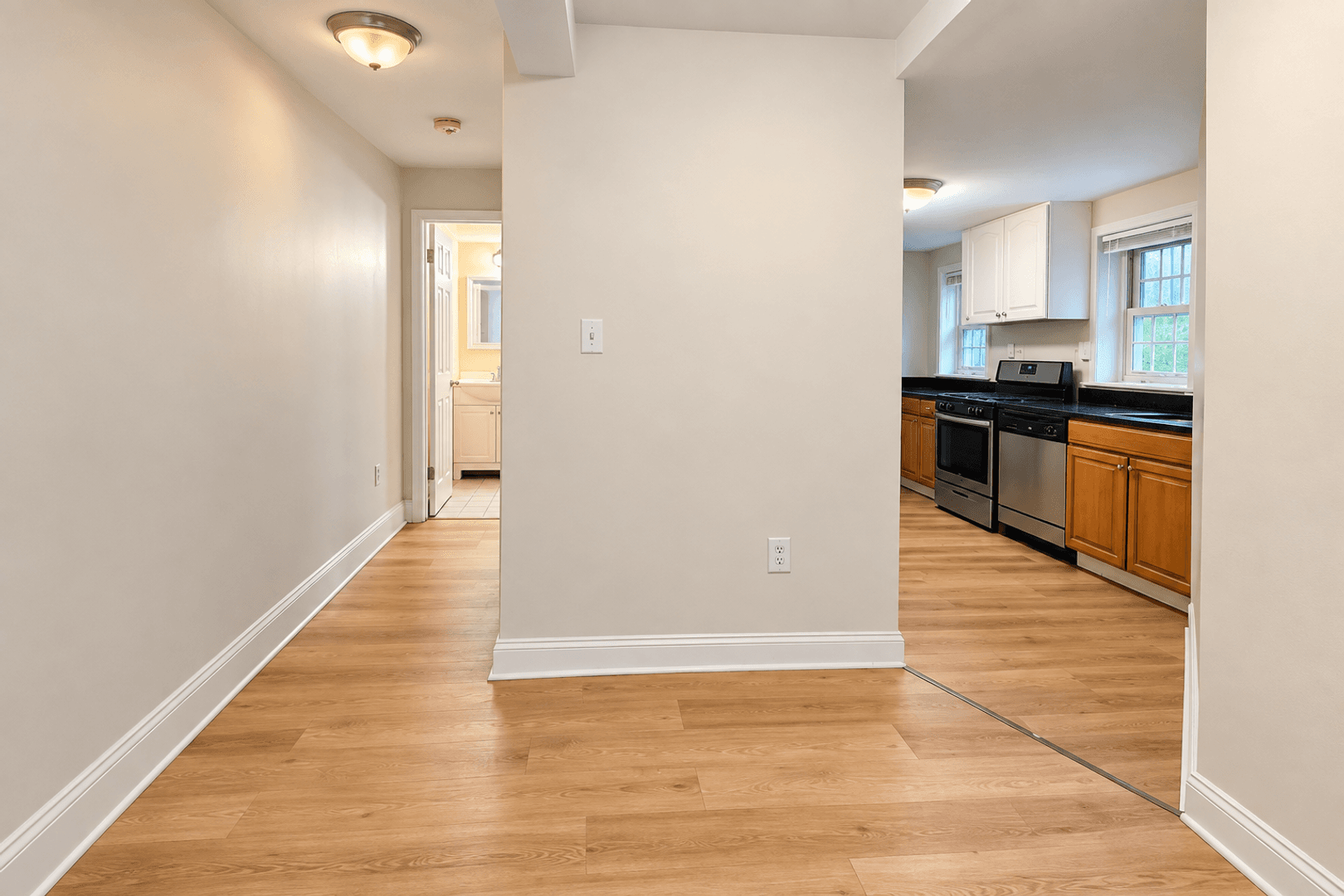 Washington Apartment: 1111 Lamont St NW