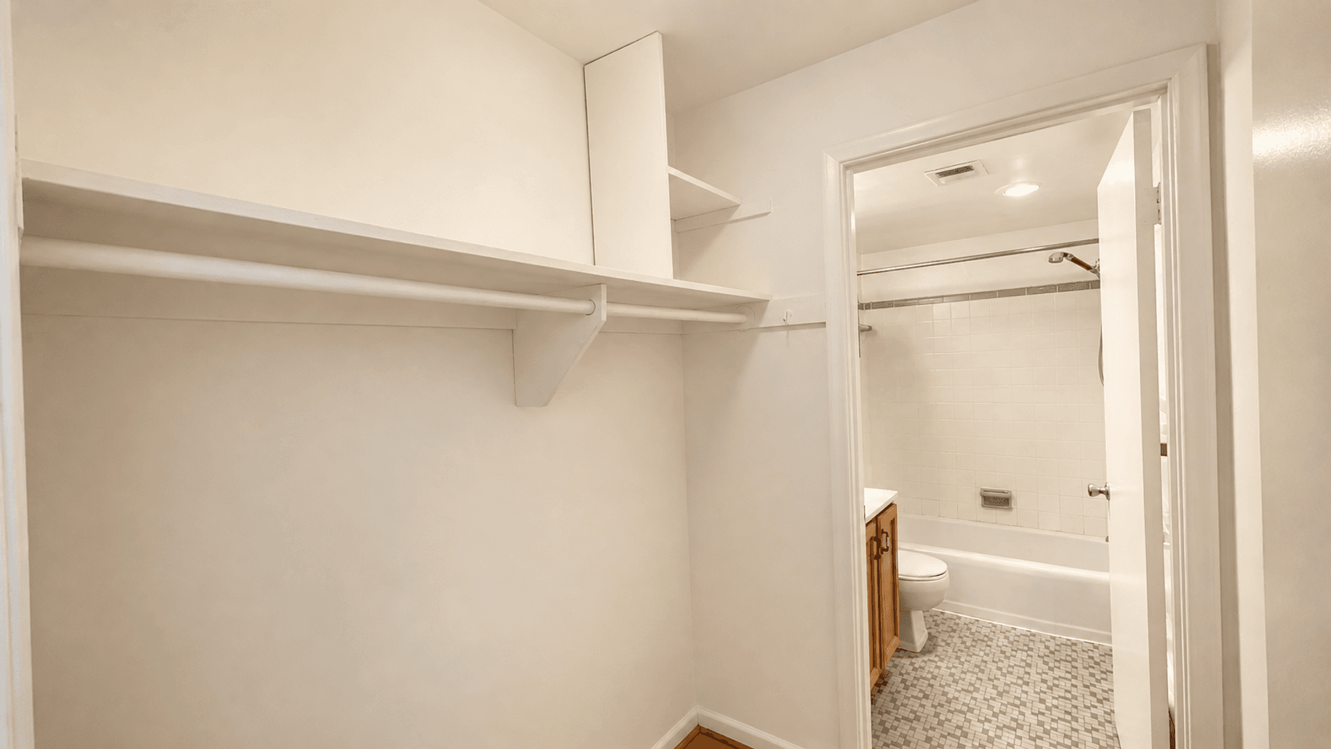 Washington Apartment: 4465 MacArthur Blvd NW