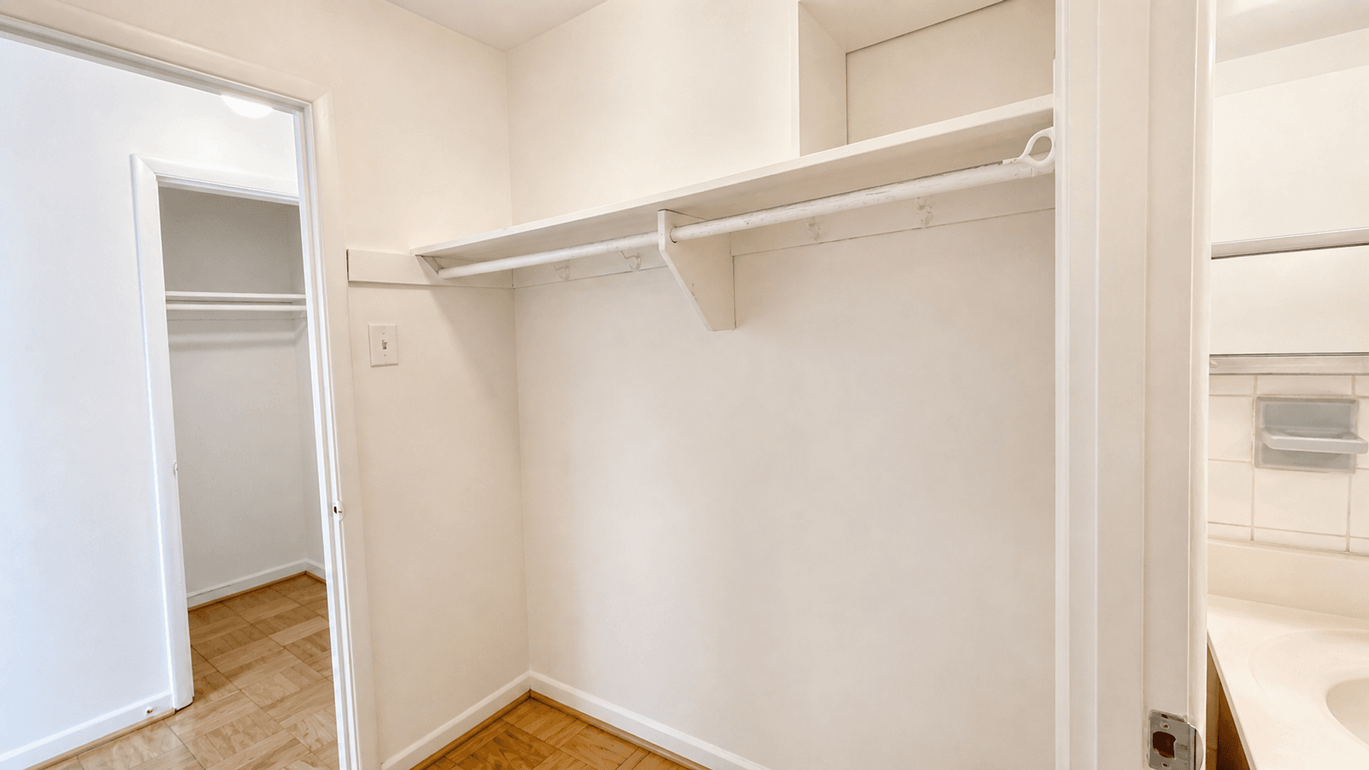 Washington Apartment: 4465 MacArthur Blvd NW