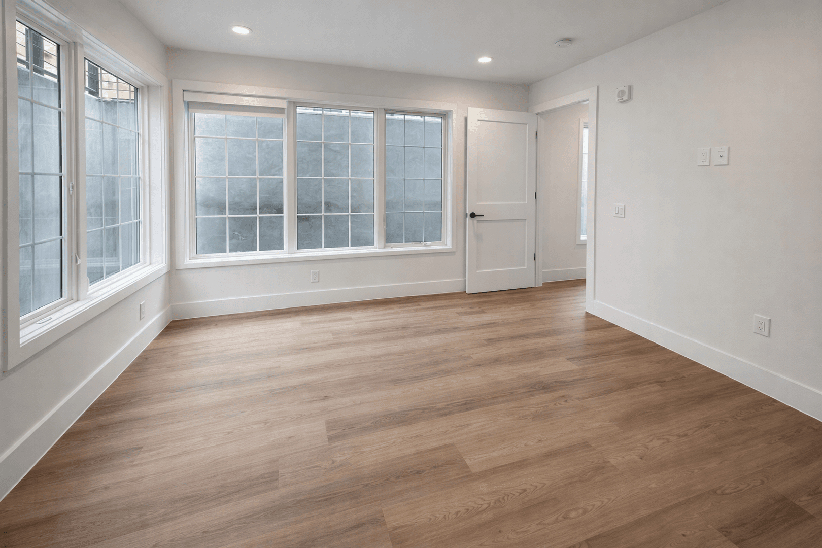 Washington Apartment: 716 L St SE