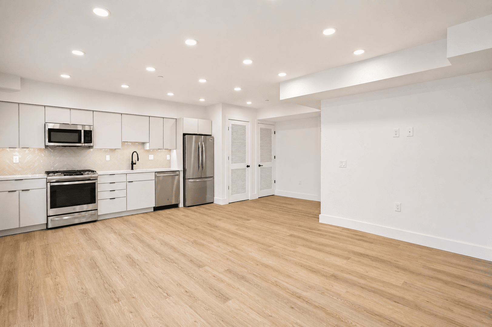Washington Apartment: 716 L St SE