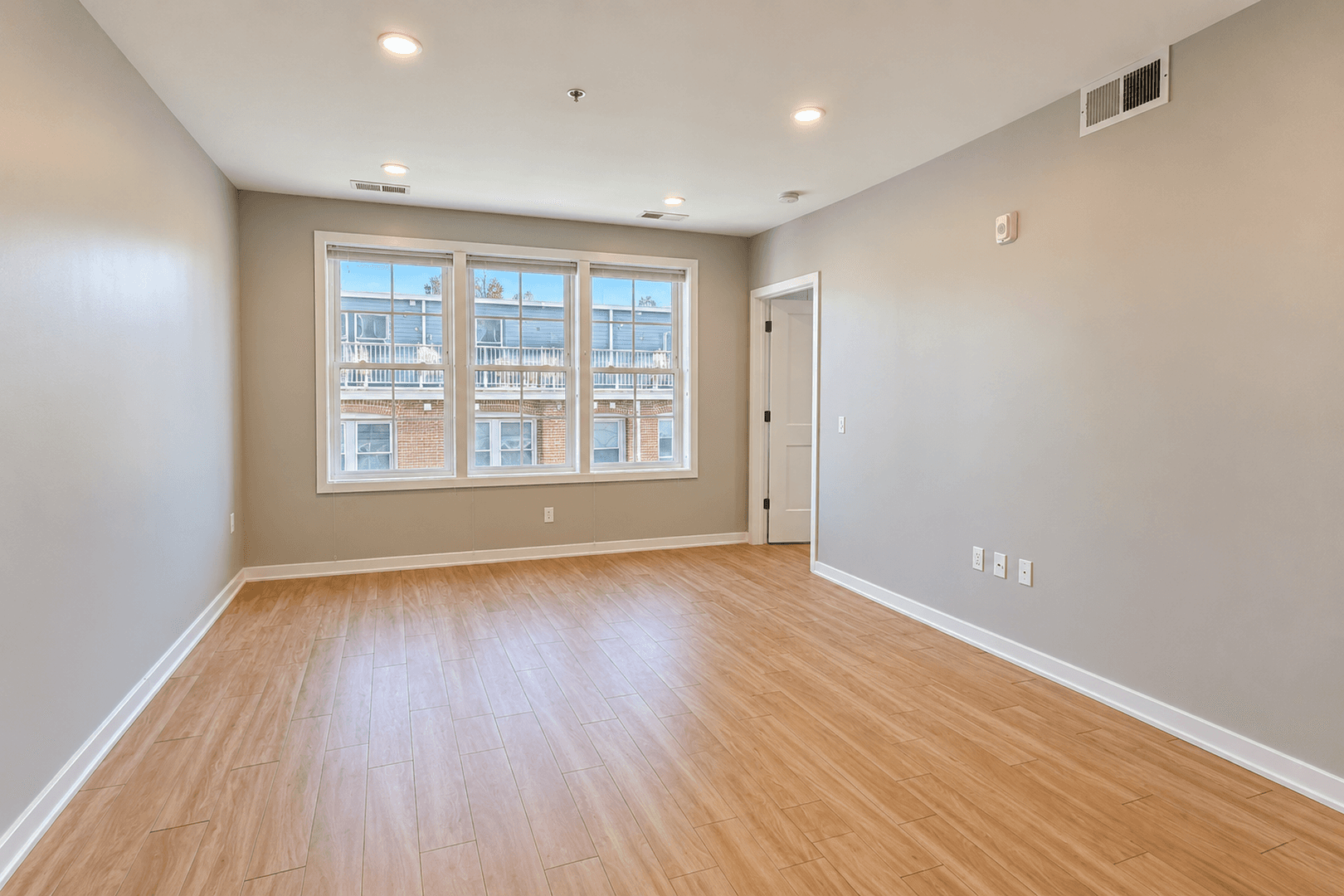 Washington Apartment: 2210 Wisconsin Ave NW