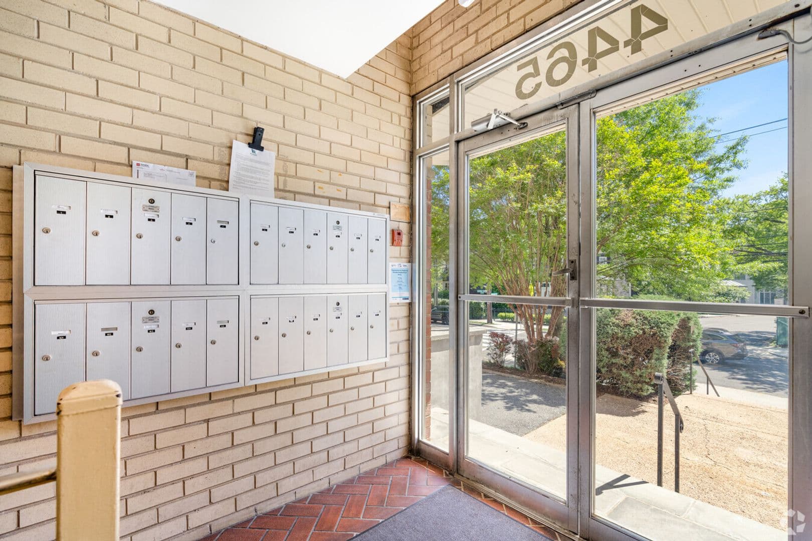 Washington Apartment: 4465 MacArthur Blvd NW