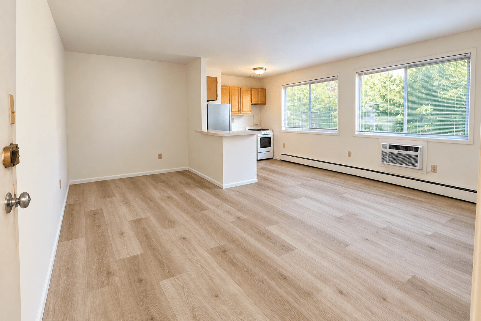 Washington Apartment: 4465 MacArthur Blvd NW