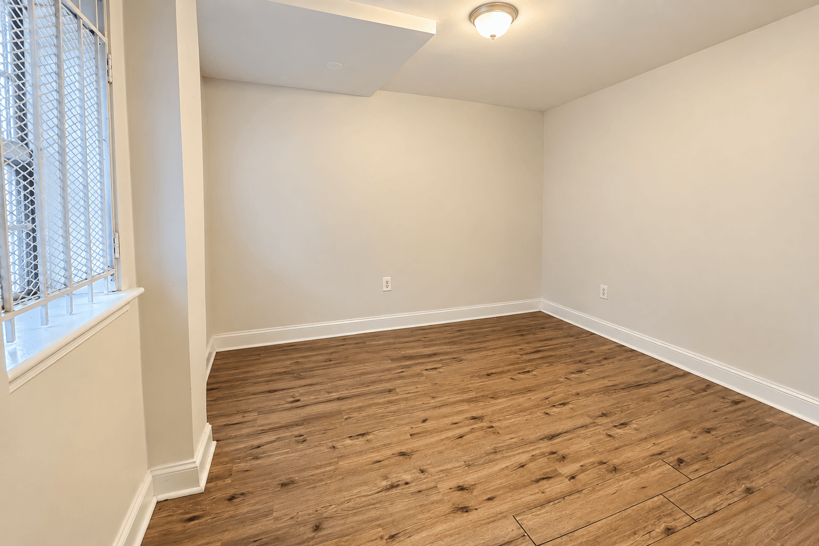 Washington Apartment: 1111 Lamont St NW