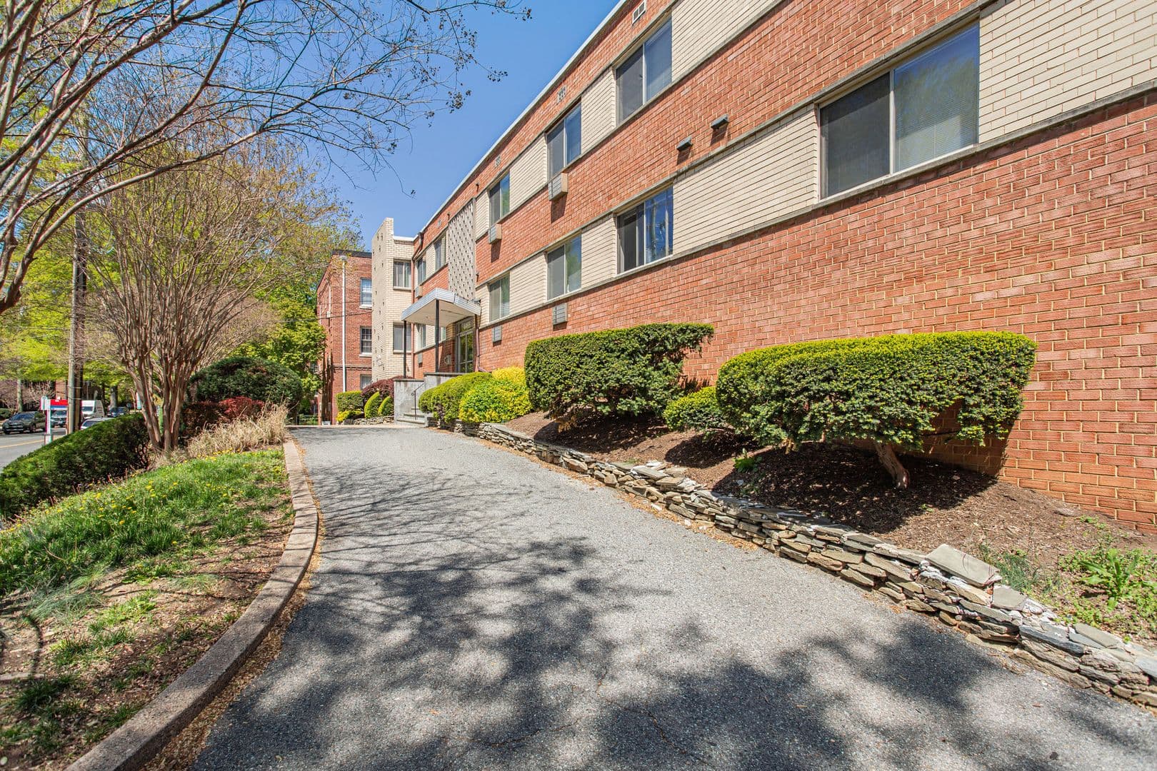 Washington Apartment: 4465 MacArthur Blvd NW