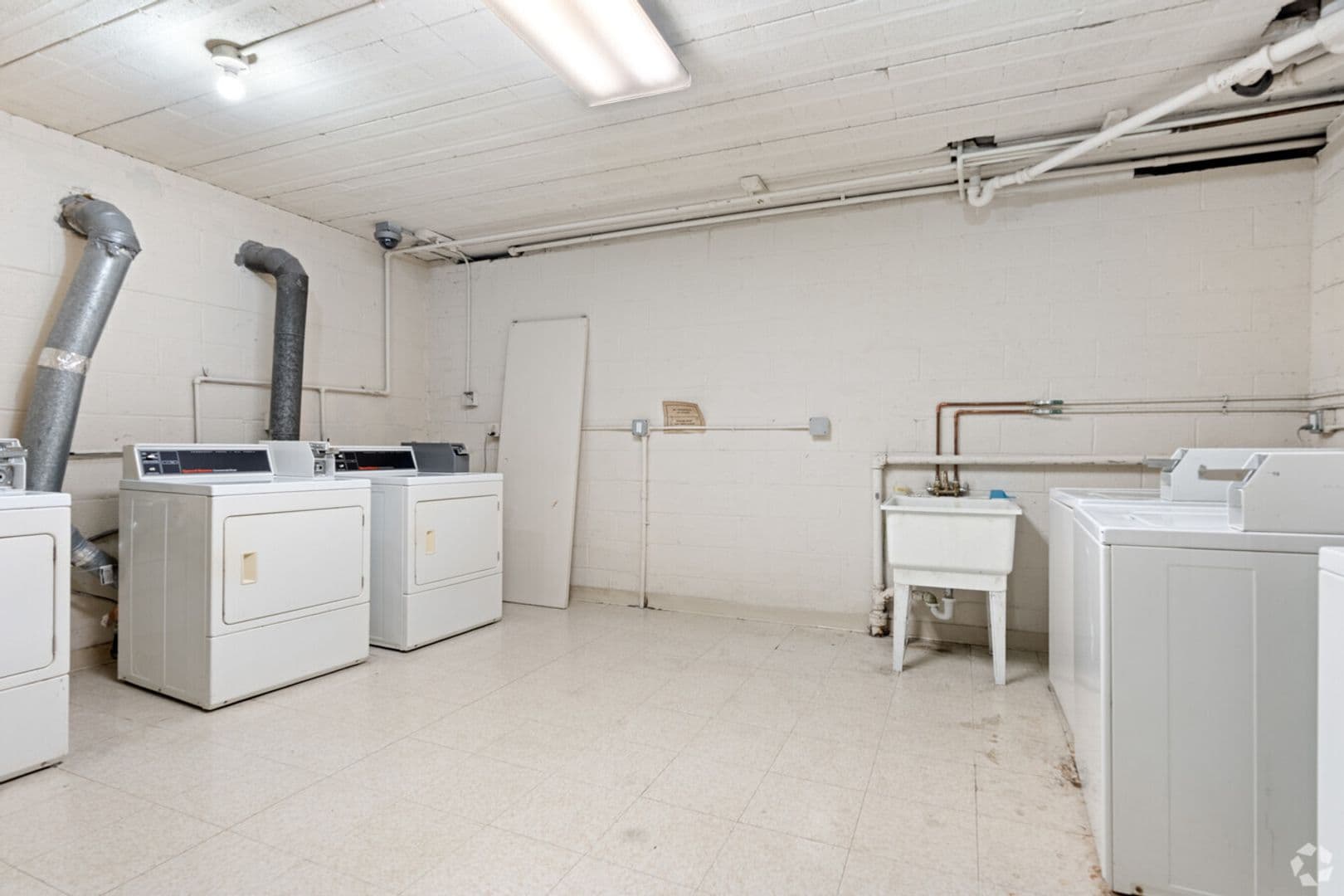 Washington Apartment: 4465 MacArthur Blvd NW