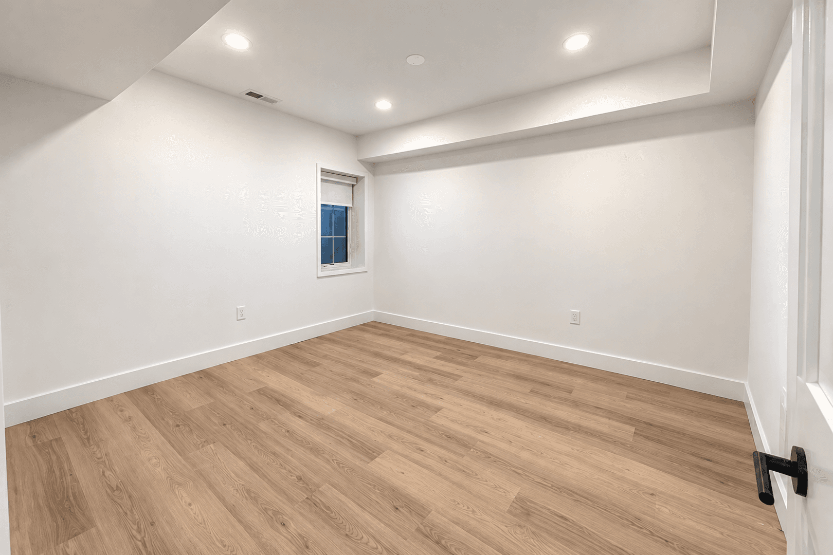 Washington Apartment: 716 L St SE