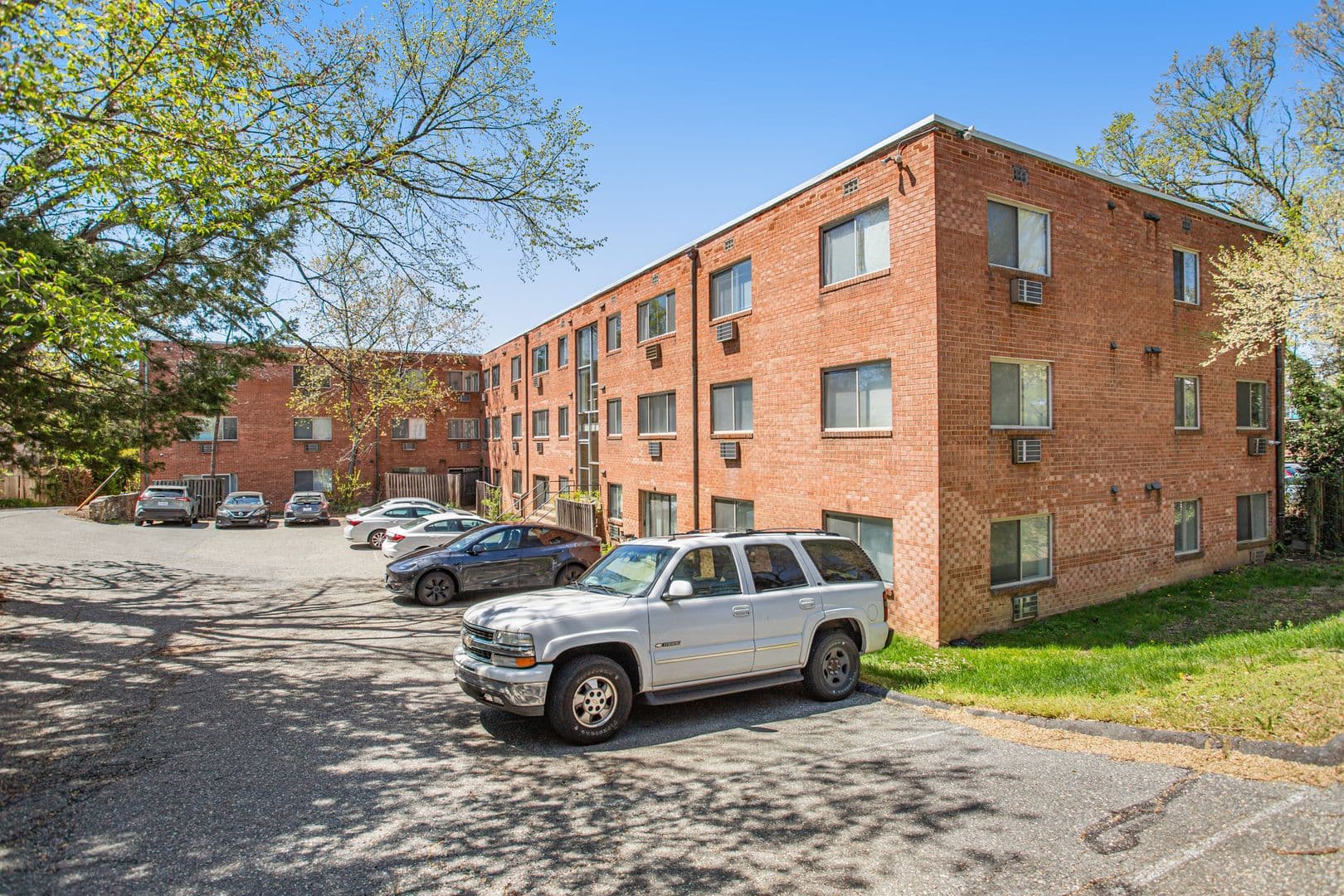Washington Apartment: 4465 MacArthur Blvd NW