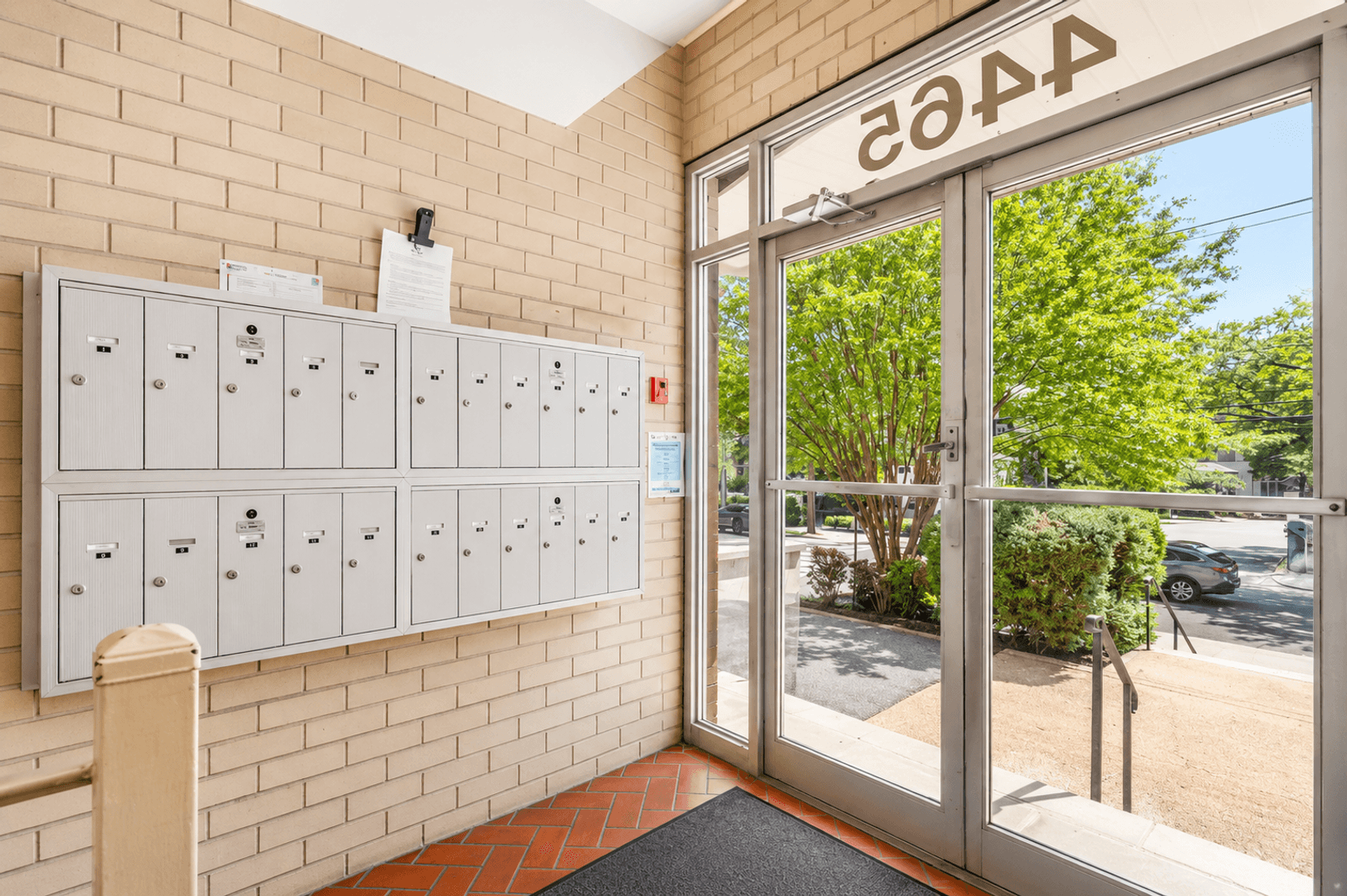 Washington Apartment: 4465 MacArthur Blvd NW