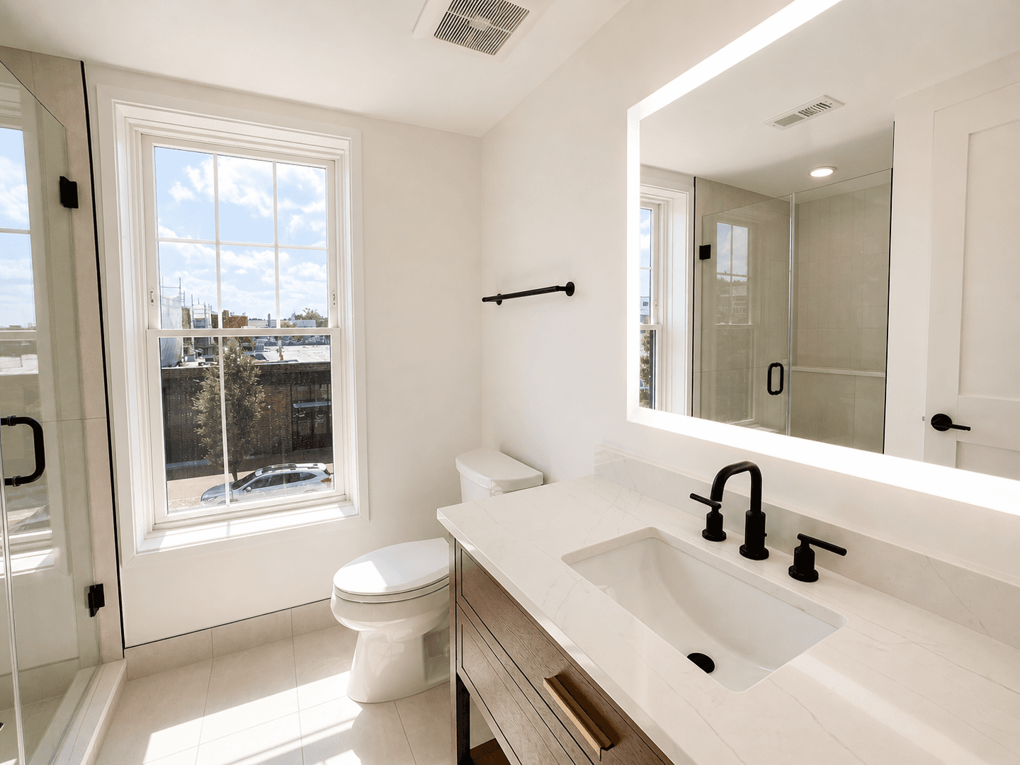 Washington Apartment: 716 L St SE