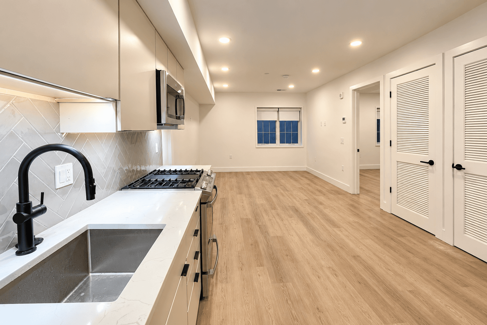 Washington Apartment: 716 L St SE