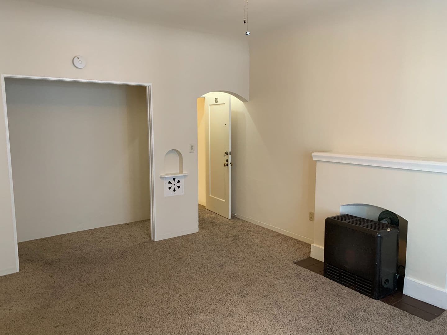 San Diego Apartment: 433 Nutmeg Street