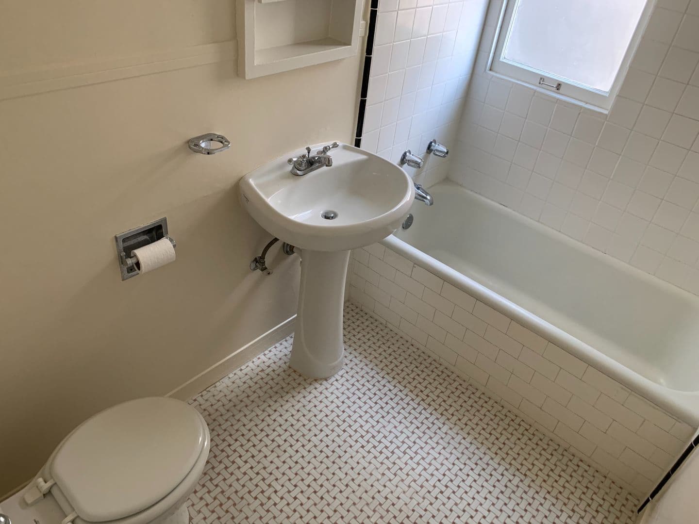 San Diego Apartment: 433 Nutmeg Street