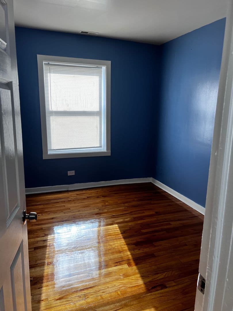 Chicago Apartment: 1300 West 57th St