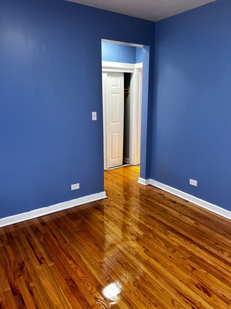 Chicago Apartment: 1300 West 57th St