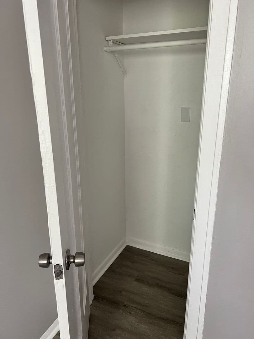 Chicago Apartment: 535 East 67th Street