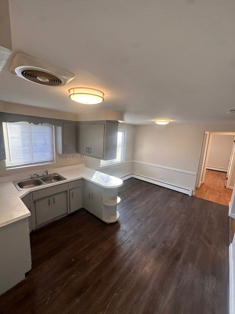 Chicago Apartment: 8916 South Justine Street