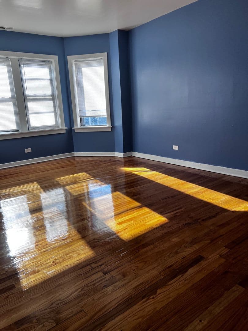 Chicago Apartment: 1300 West 57th St