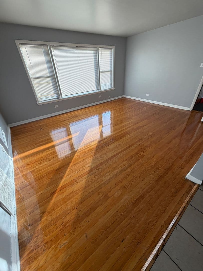 Chicago Apartment: 2104 East 72nd Place