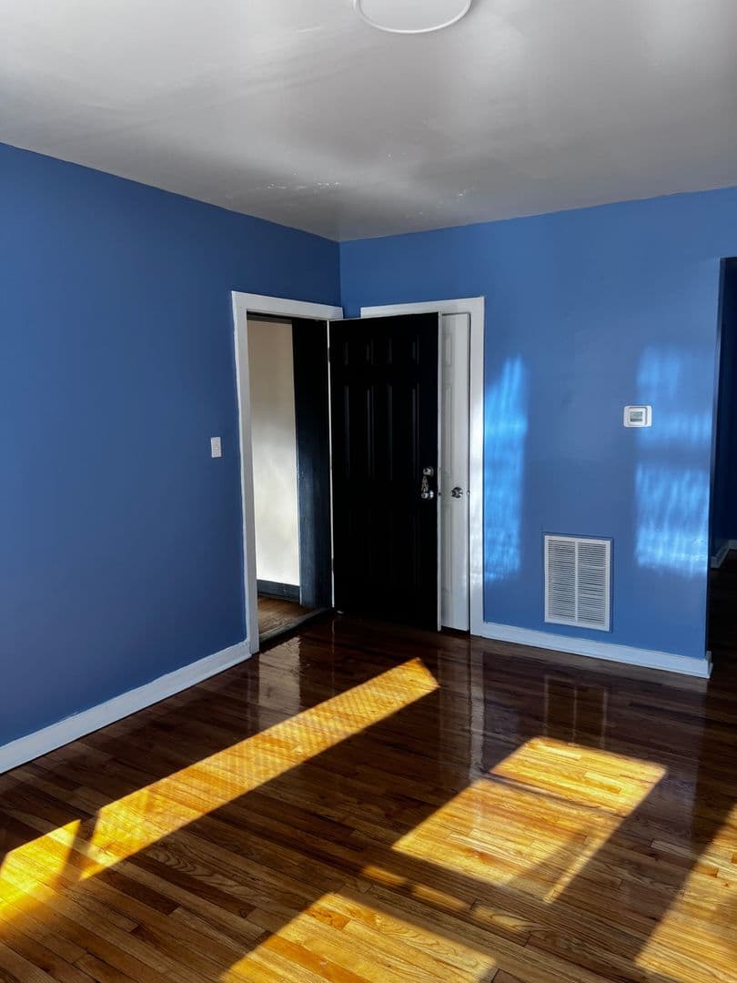 Chicago Apartment: 1300 West 57th St