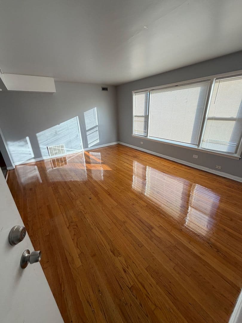 Chicago Apartment: 2104 East 72nd Place