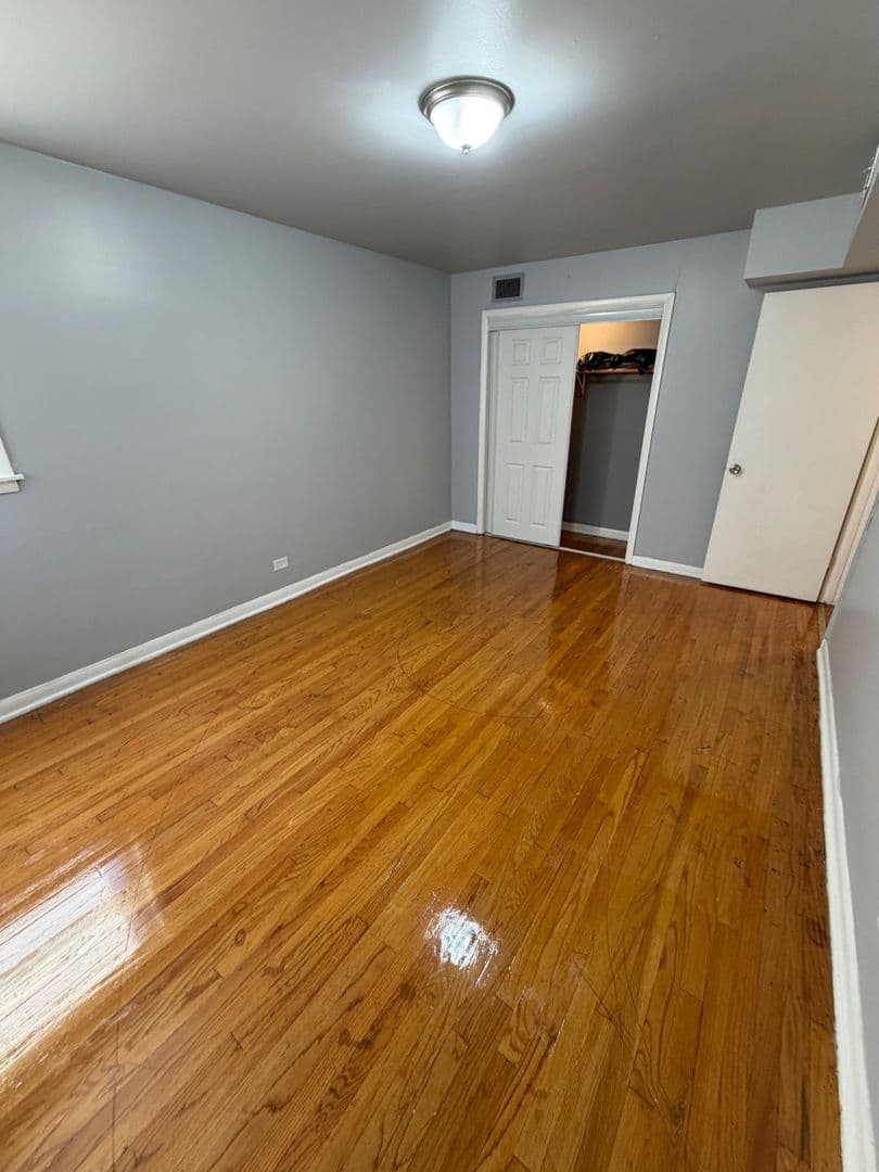 Chicago Apartment: 2104 East 72nd Place