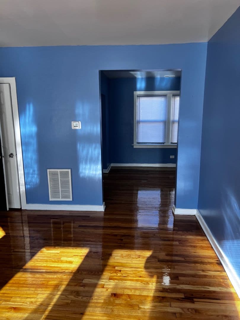 Chicago Apartment: 1300 West 57th St