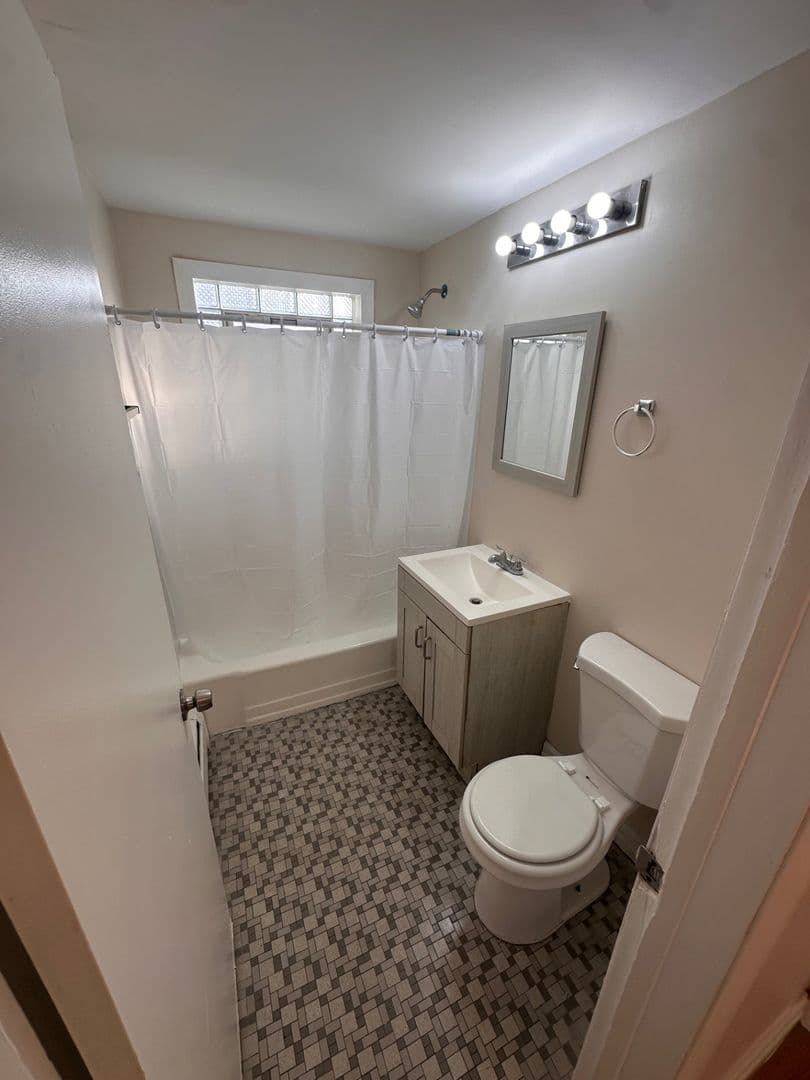Chicago Apartment: 8916 South Justine Street
