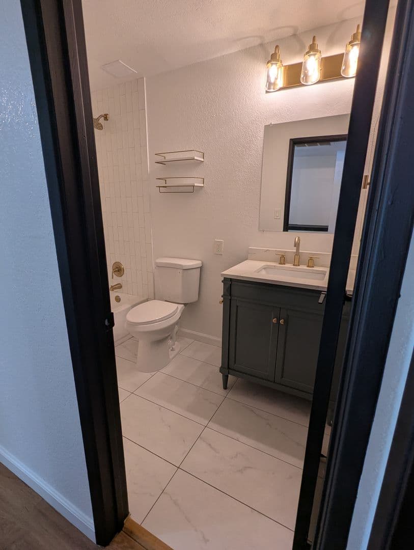Phoenix Apartment: 810 E Colter St