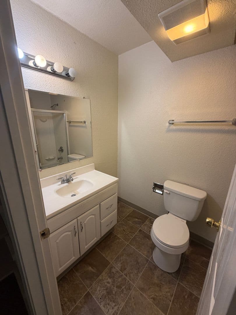 Vancouver Apartment: 3515-3517 Kauffman Ave