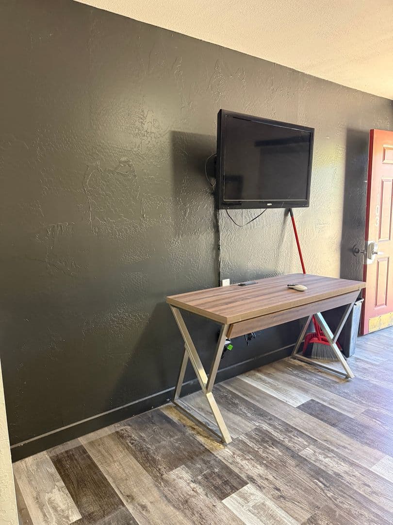Dolores Apartment: 701 Railroad Avenue