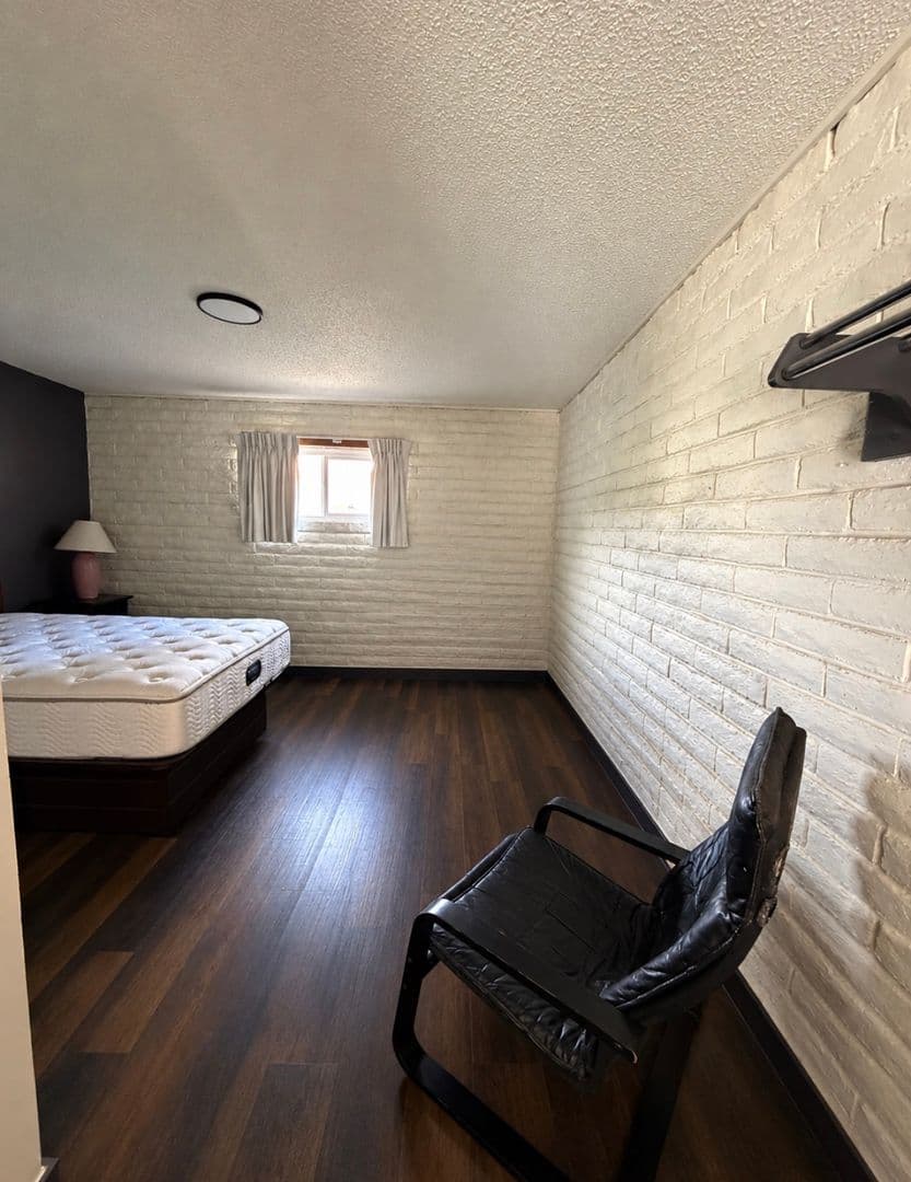 Dolores Apartment: 701 Railroad Avenue