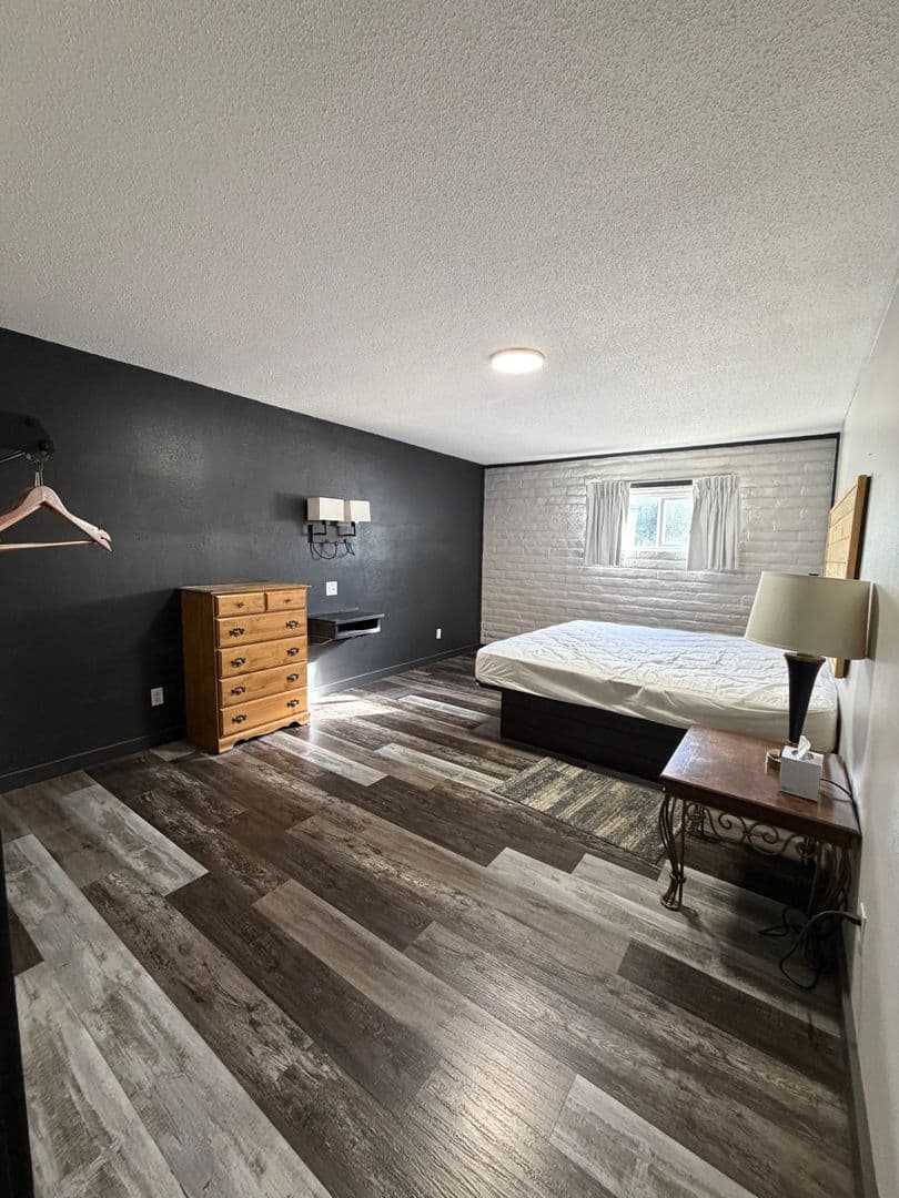 Dolores Apartment: 701 Railroad Avenue