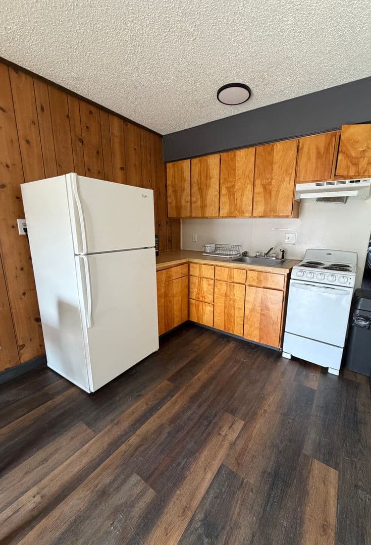 Dolores Apartment: 701 Railroad Avenue