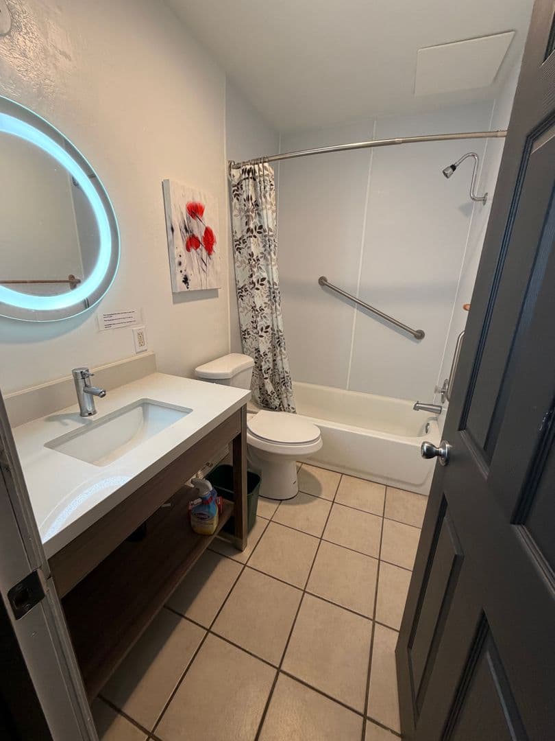Dolores Apartment: 701 Railroad Avenue