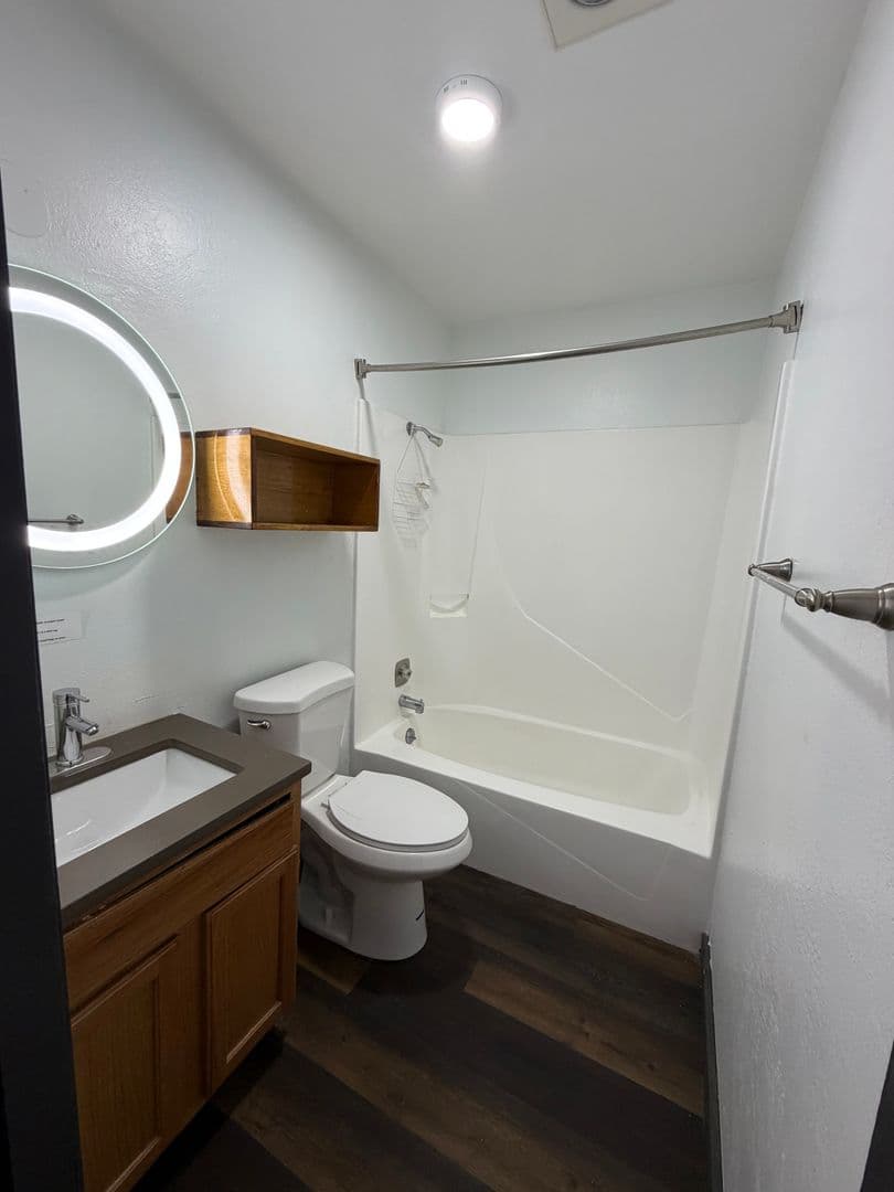 Dolores Apartment: 701 Railroad Avenue