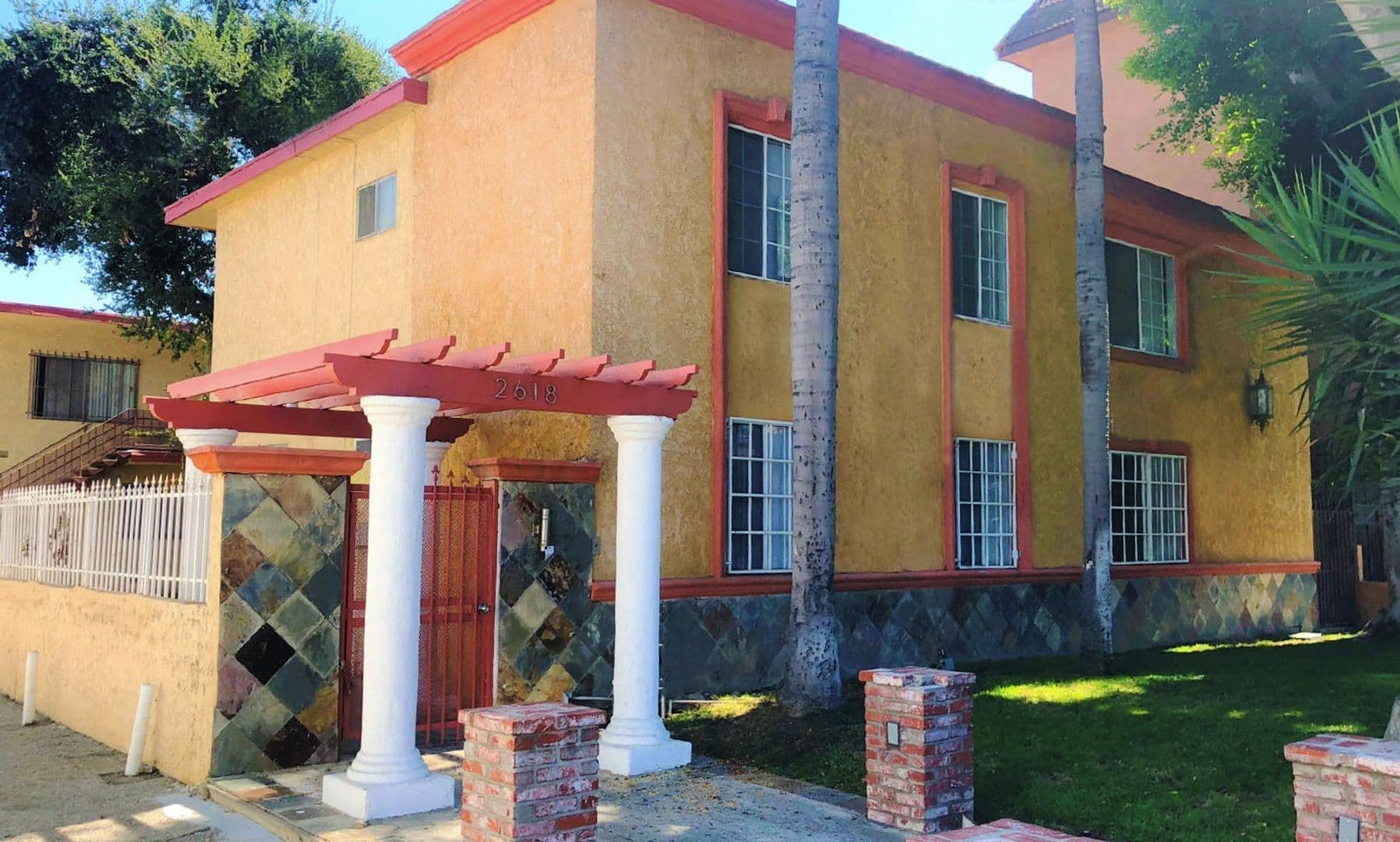 Los Angeles Apartment: 2618 Ellendale Pl.