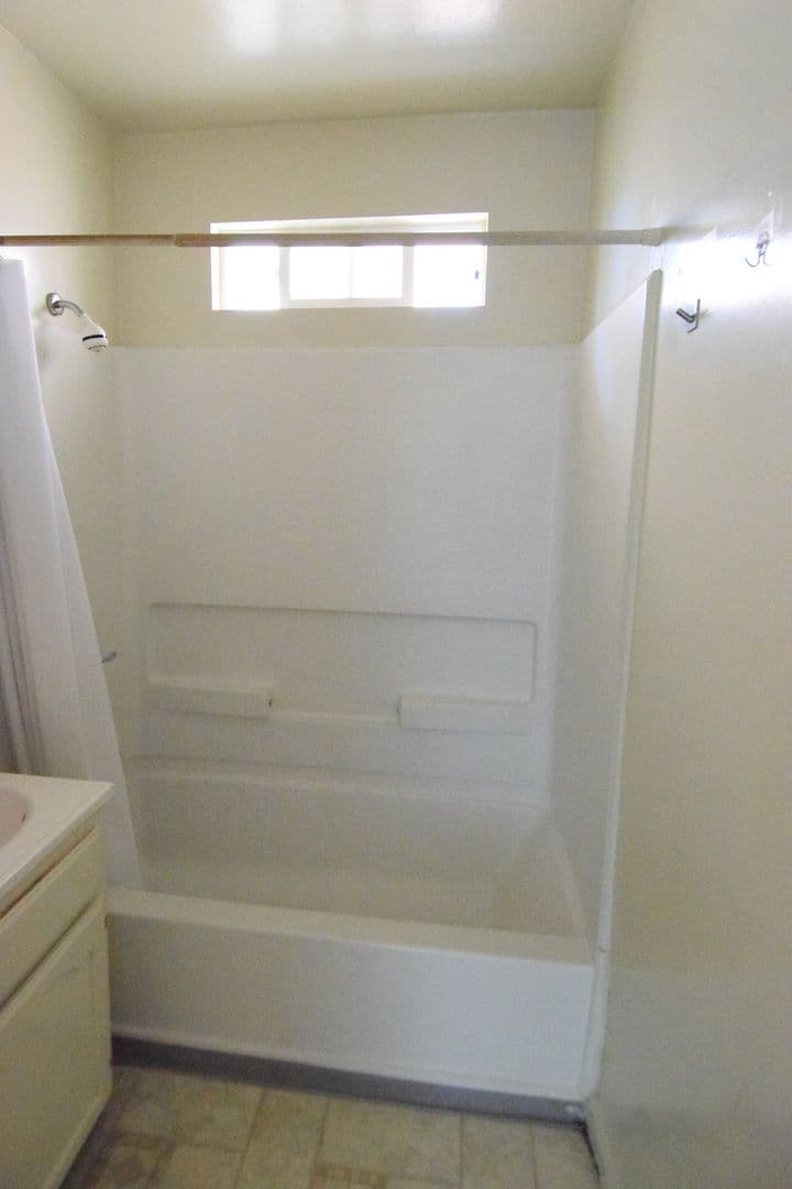 Los Angeles Apartment: 2618 Ellendale Pl.