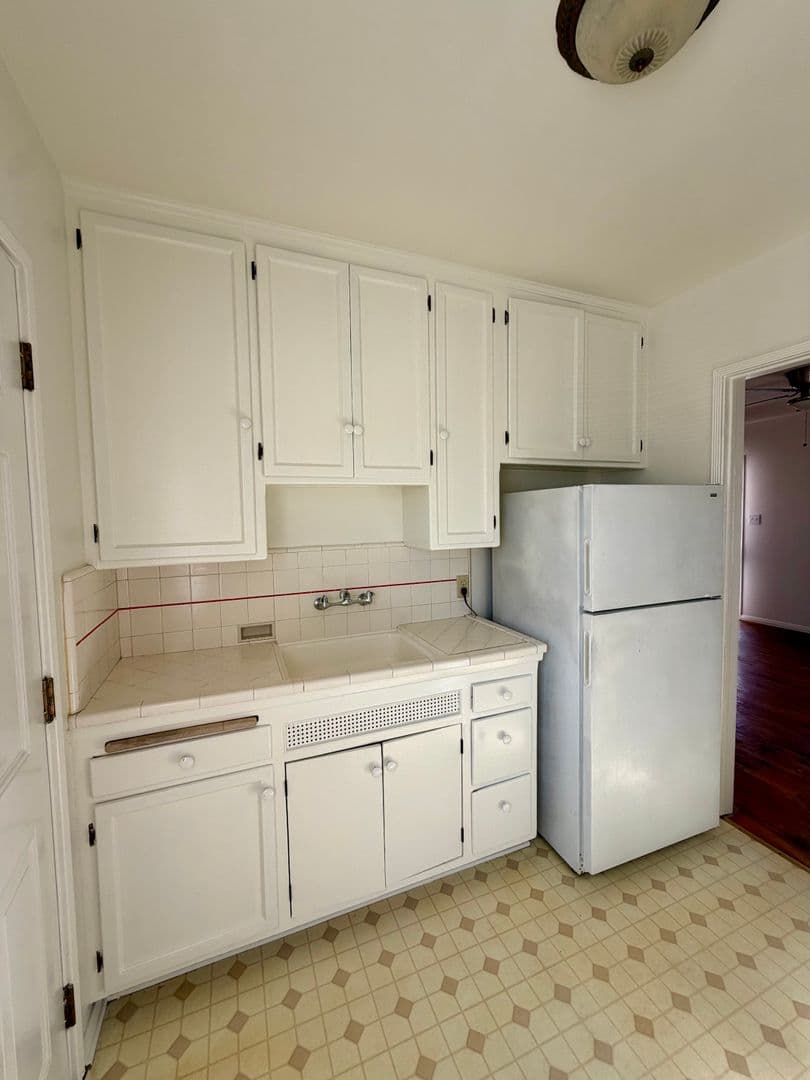 Santa Monica Apartment: 1132-1136 Pico Blvd.