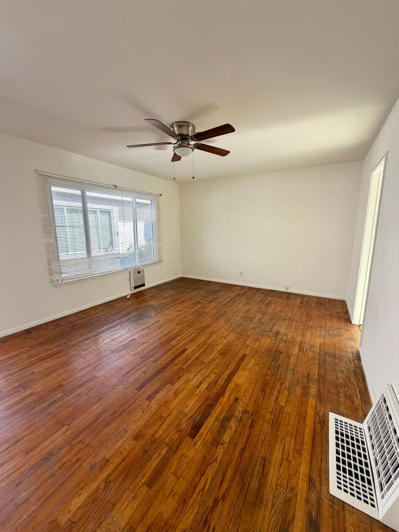 Santa Monica Apartment: 1132-1136 Pico Blvd.