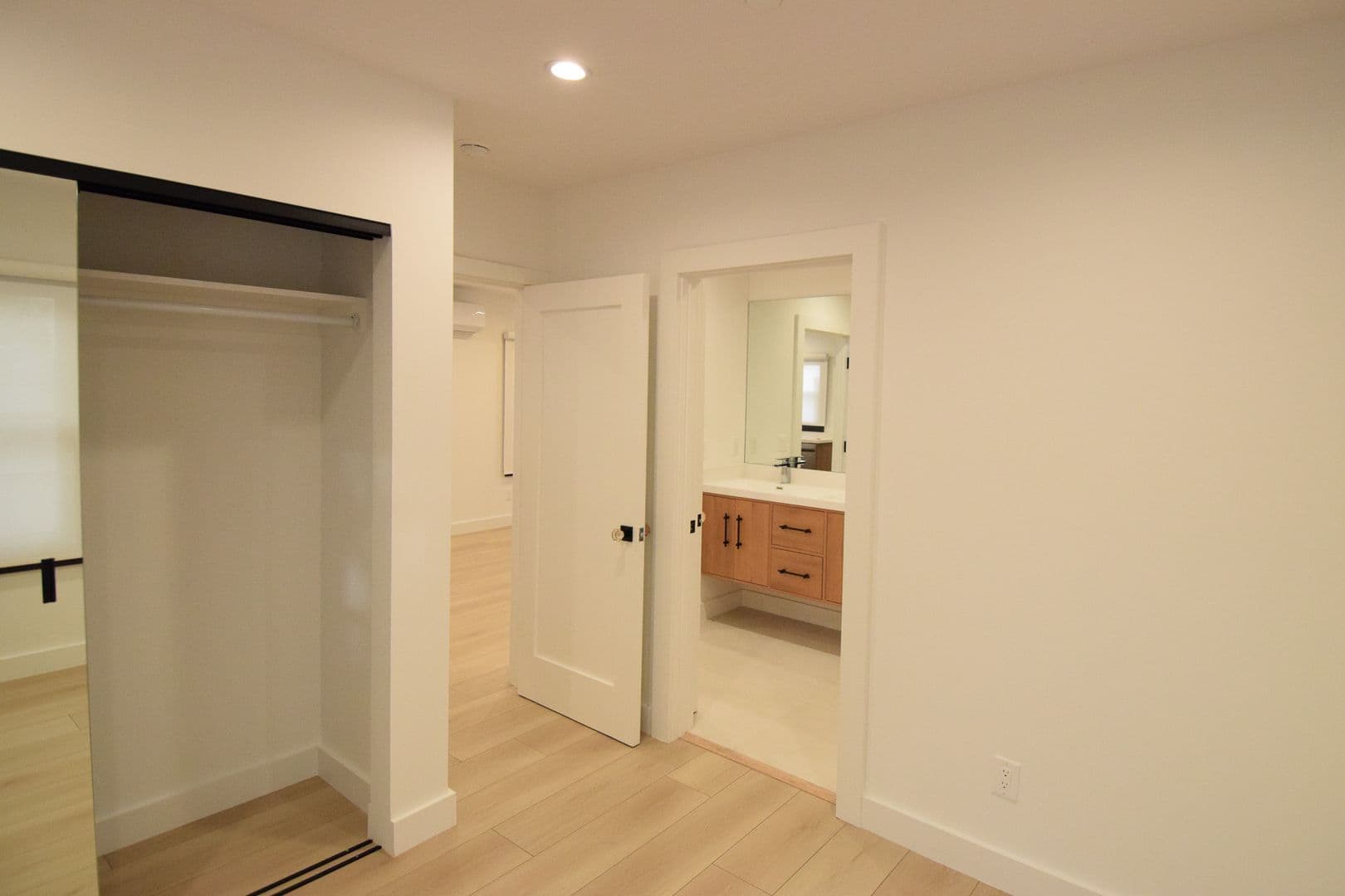 Santa Monica Apartment: 317 Ocean Park Blvd.