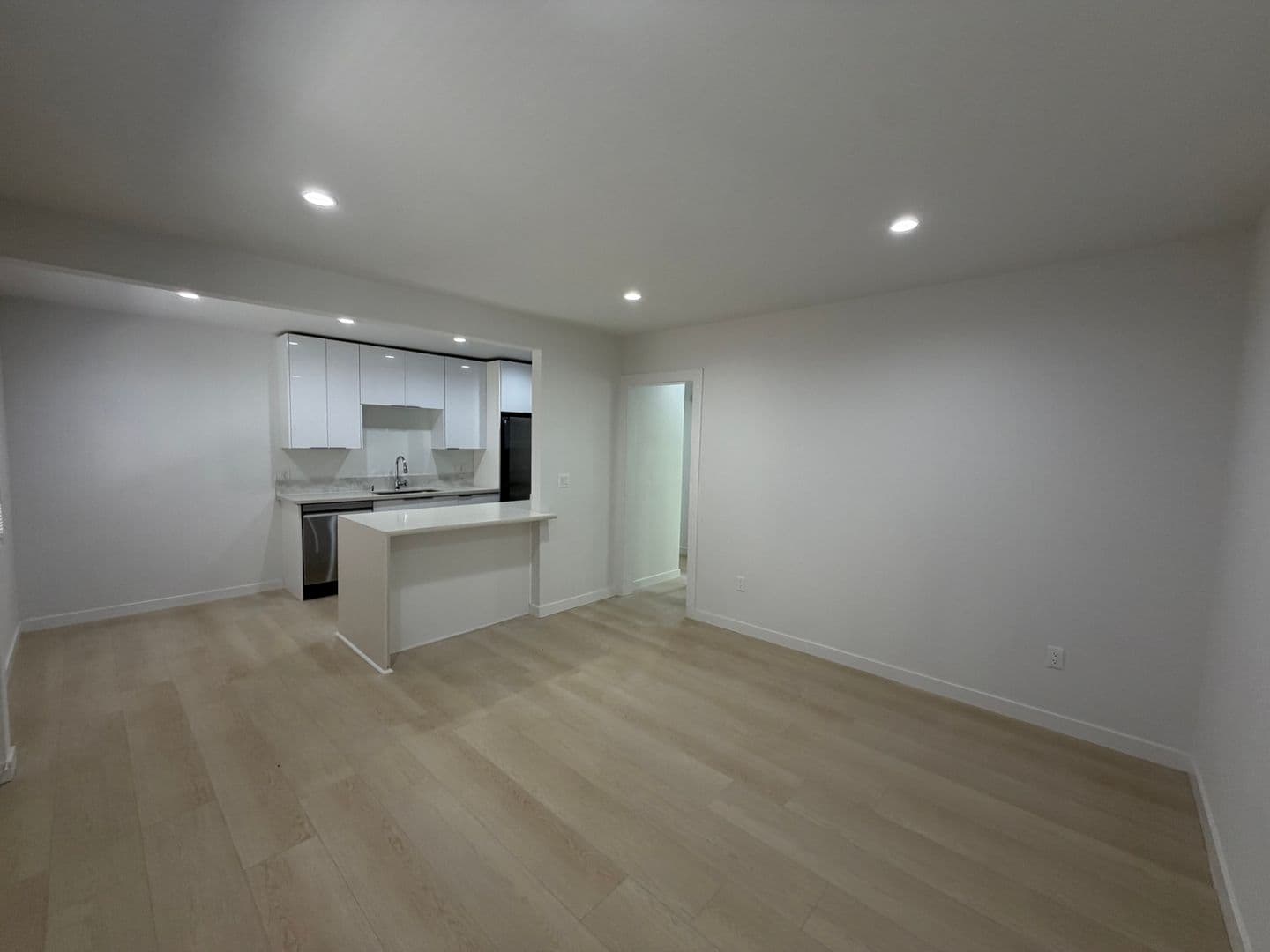 Santa Monica Apartment: 1837 Euclid St.