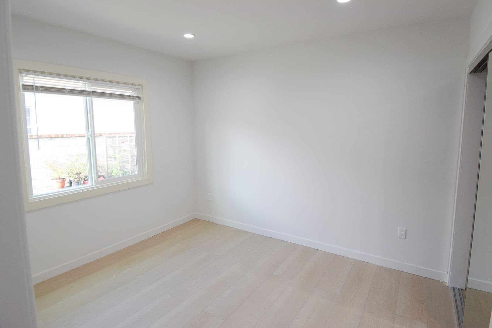Santa Monica Apartment: 1837 Euclid St.