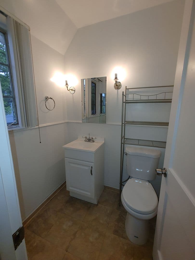 Los Angeles Apartment: 645-649 Midvale Ave.