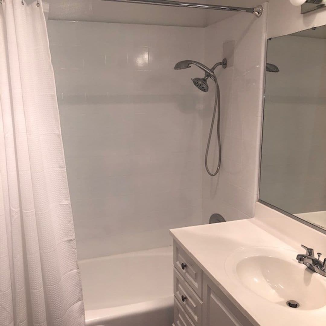 Santa Monica Apartment: 621 San Vicente Blvd