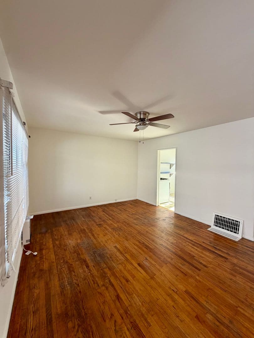 Santa Monica Apartment: 1132-1136 Pico Blvd.