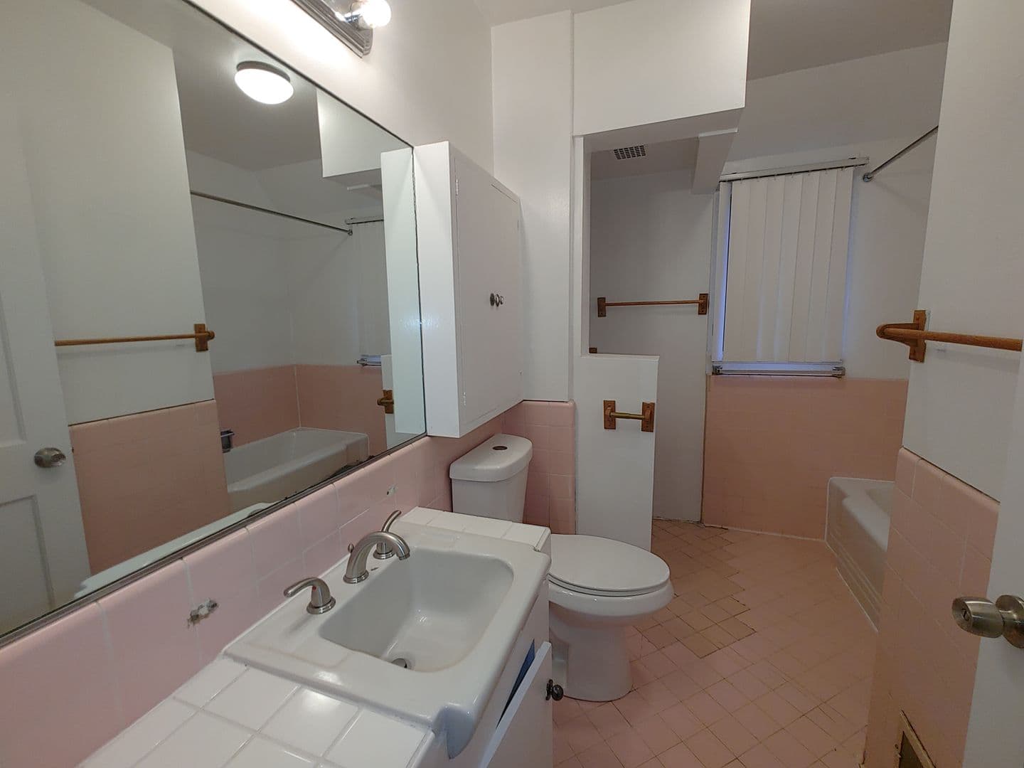 Los Angeles Apartment: 645-649 Midvale Ave.